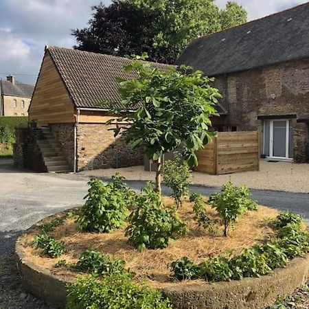 Gite De L'Hotel Castel Couvains  ภายนอก รูปภาพ