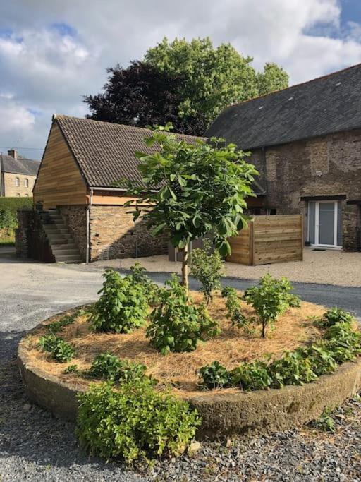 Gite De L'Hotel Castel Couvains  ภายนอก รูปภาพ