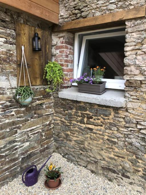 Gite De L'Hotel Castel Couvains  ภายนอก รูปภาพ